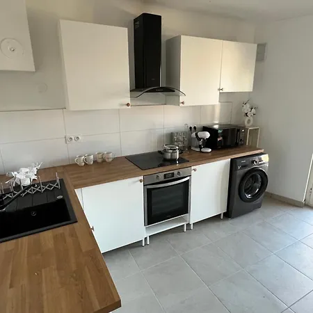 Le Toit Des Volcans - 8 Couchages - Terrasse Privee Et Wifi *